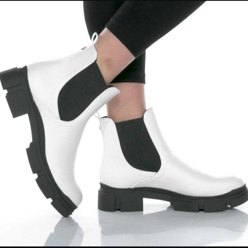 NWT Nine West Abra Chelsea Lug White Y2k Millennial Ankle Biker Boot Size 9